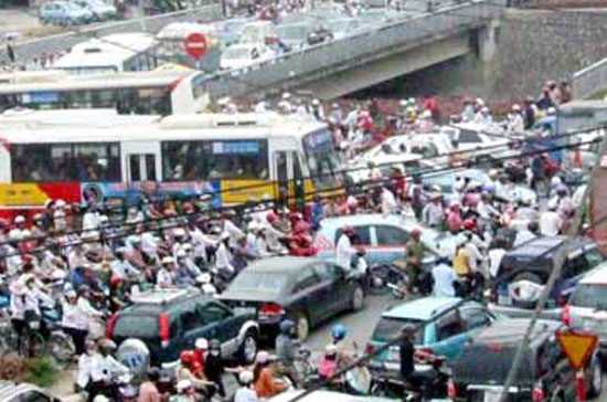 Nhiều đại biểu cho rằng, quản lý giao thông của Hà Nội quá yếu kém.