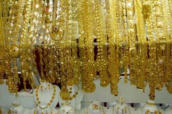 Sáng nay, giá vàng bật khá mạnh lúc đầu giờ, nhưng sau đó suy yếu nhanh trở lại.