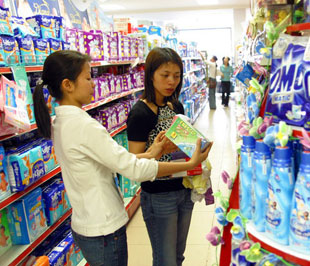 Quản lý giá cả ở Việt Nam còn nhiều bất cập - Ảnh: Việt Tuấn.