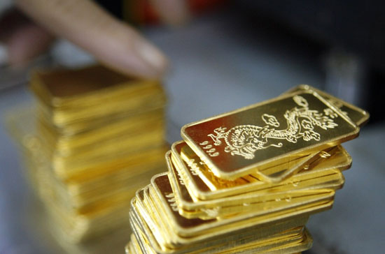 Giá vàng quốc tế hiện tương đương khoảng 43,9 triệu đồng/lượng, thấp hơn giá vàng bán lẻ của SJC 1 triệu đồng/lượng.