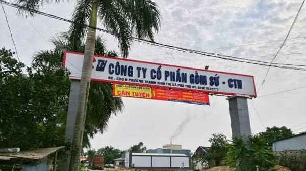 Gốm sứ Thanh Hà đang trở thành đối tượng có liên quan đến vụ đổ thải đầu độc nguồn nước sông Đà