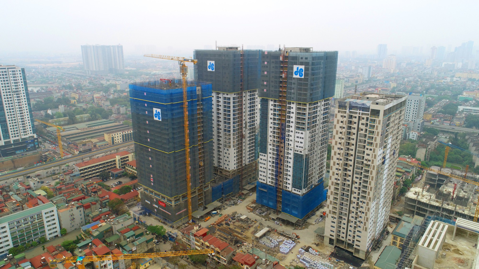 Với 3 trong số 4 tòa căn hộ đã cất nóc, được thi công bởi nhà thầu Hòa Bình, người mua nhà có thể trực tiếp xem xét về chất lượng xây dựng của TNR GoldSeason.