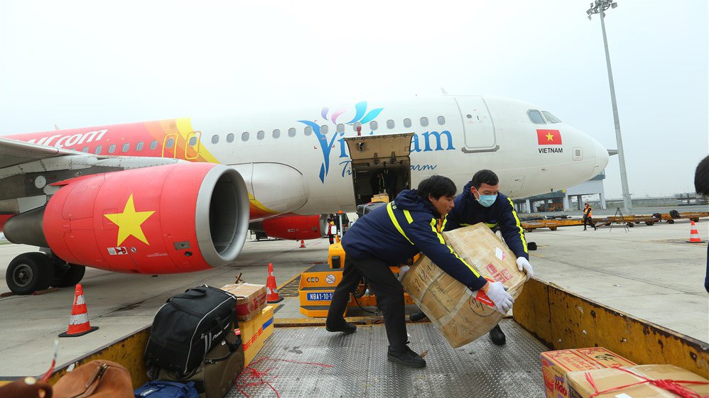 Giao thông vận tải trong lĩnh vực hàng không có tính đặc thù rất cao, đòi hỏi có những quy định chặt chẽ, phù hợp với tính chất của ngành này. 