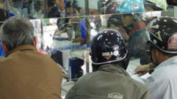 Sẽ đưa phí cho vay của ngân hàng vào khuôn khổ