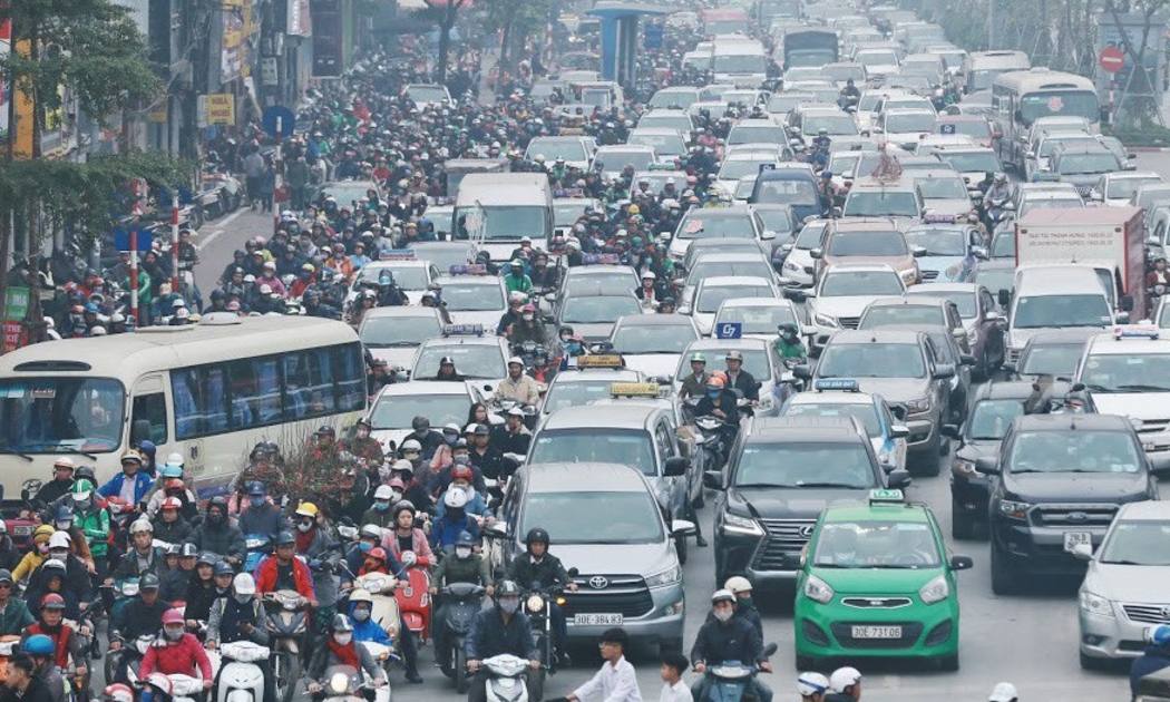 Theo Uỷ ban Pháp luật, thời gian qua, thành phố Hà Nội đã xẩy ra nhiều vụ việc gây ô nhiễm về không khí, về nguồn nước trên quy mô lớn ảnh hưởng nghiêm trọng đến sức khỏe của người dân Thủ đô và các vùng phụ cận - Ảnh: Quang Phúc