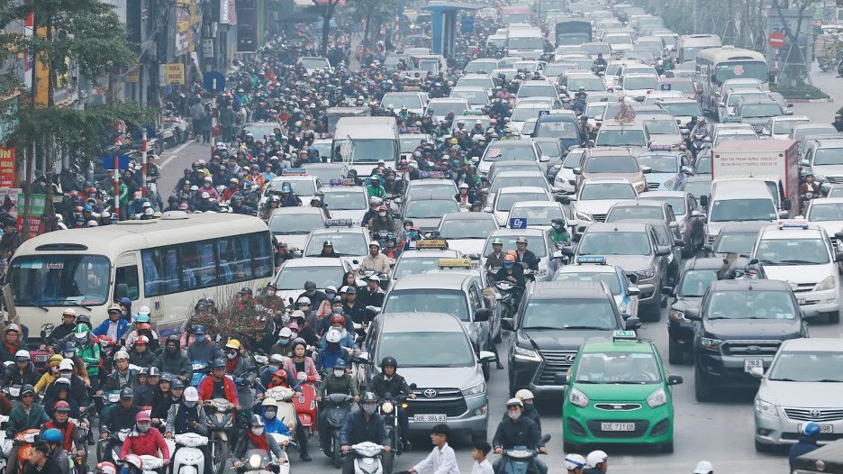 Theo Uỷ ban Pháp luật, thời gian qua, thành phố Hà Nội đã xẩy ra nhiều vụ việc gây ô nhiễm về không khí, về nguồn nước trên quy mô lớn ảnh hưởng nghiêm trọng đến sức khỏe của người dân Thủ đô và các vùng phụ cận - Ảnh: Quang Phúc 