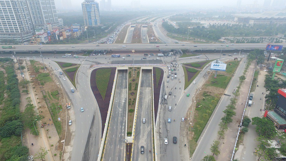 Khu đất lập thiết kế đô thị hai bên đường vành đai 3, nằm phía Tây Nam nội đô lịch sử, thuộc địa giới hành chính của khá nhiều quận, huyện.