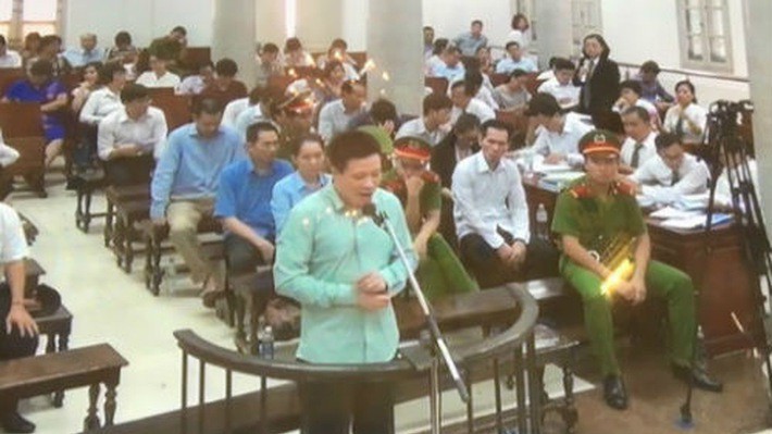 Hà Văn Thắm trước toà.