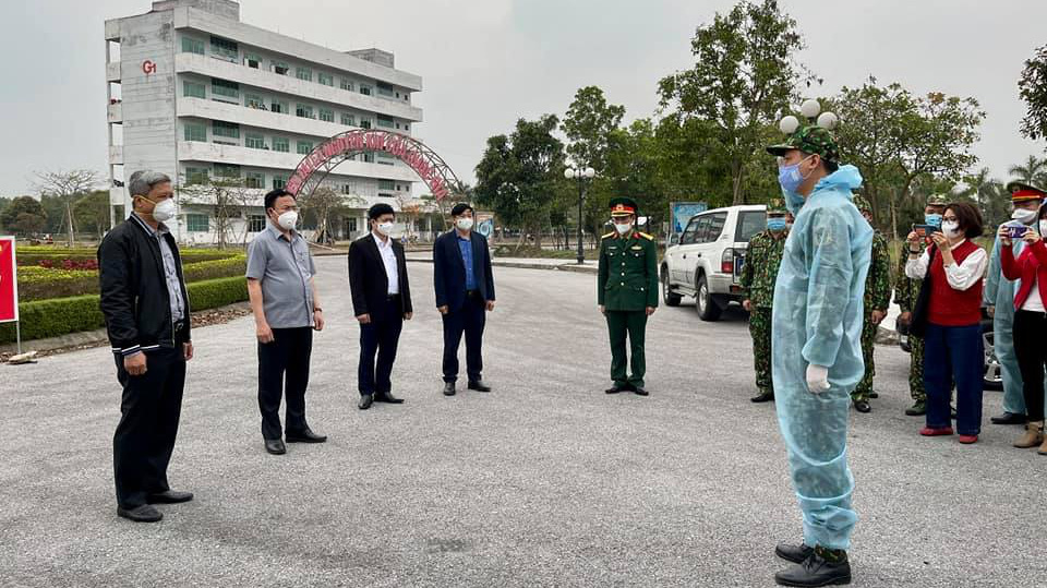 Đoàn công tác Bộ Y tế kiểm tra công tác phòng, chống dịch tại Khu cách ly trường Đại học Sao Đỏ, Hải Dương. Ảnh - Bộ Y tế. 