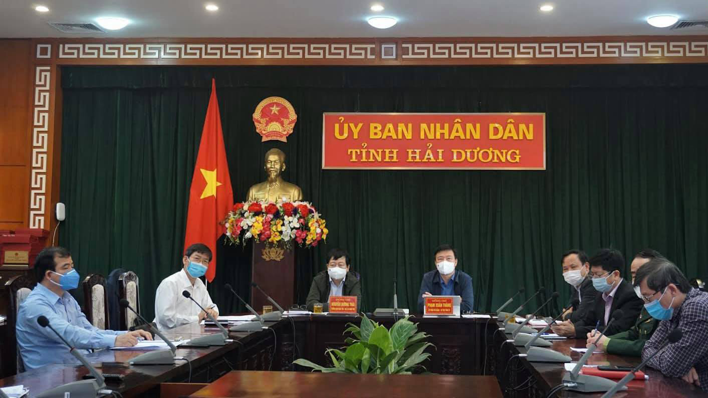 Hải Dương nối cầu với họp trực tuyến với cuộc họp của Ban Chỉ đạo quốc gia sáng 23/2. Ảnh - Trung Sơn. 
