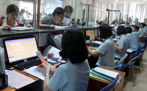 Doanh nghiệp cho hay, nhân viên của công ty khi đó đã phải “kêu” về việc 
cán bộ hải quan cảng Đình Vũ buộc doanh nghiệp phải trả những khoản tiền
 “không có hóa đơn” khiến chi phí của doanh nghiệp đội lên khá nhiều - Ảnh minh họa.<br>