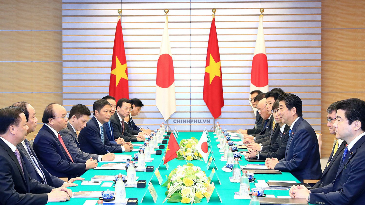 Thủ tướng Nguyễn Xuân Phúc và Thủ tướng Shinzo Abe hội đàm ngày 8/10.