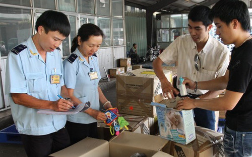 Một gói bánh, gói kẹo cũng bắt buộc phải kiểm tra an toàn thực phẩm.