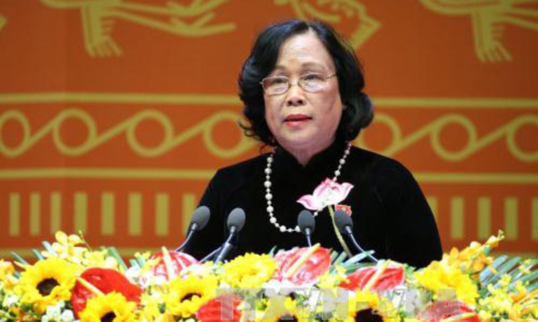 Bộ trưởng Bộ Lao động - Thương binh và Xã hội Phạm Thị Hải Chuyển trình bày tham luận ở Đại hội Đảng lần thứ 12.