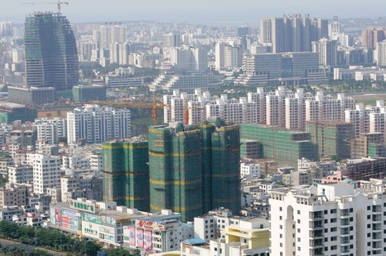 Các dự án bất động sản mọc lên như nấm ở Hải Khẩu, thành phố được xem là tâm điểm của cơn sốt địa ốc hiện nay ở Trung Quốc - Ảnh: Reuters.