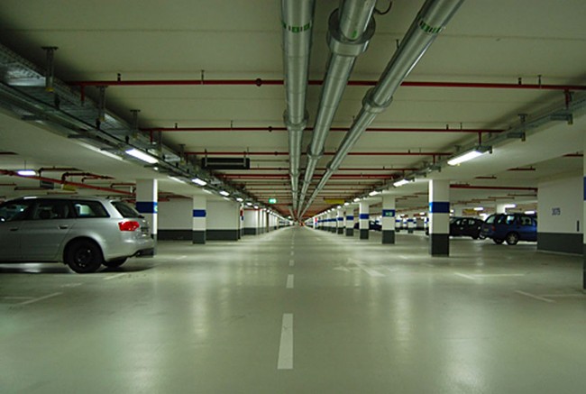  Nhà ở, không phân biệt các loại công trình nhà ở như chung cư cao cấp, 
nhà ở thương mại, nhà ở xã hội, tái định cư phải có hầm đỗ xe.