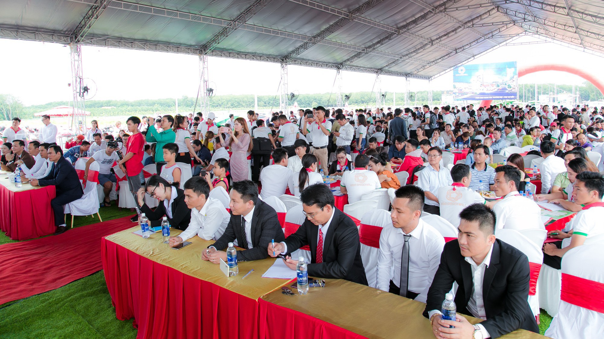 Bên cạnh Hana Garden Park, nội khu Hana Garden Mall còn nhiều công viên và tiện ích đan xen mang lại cuộc sống tiện nghi cho cư dân. 