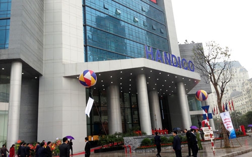 Handico Tower được xây dựng trên diện tích 5.376m2, cao 33 tầng, khối đế
 6 tầng và 2 tầng hầm mở rộng để đỗ xe. Tổng diện tích sàn xây dựng là 
40.000m2.