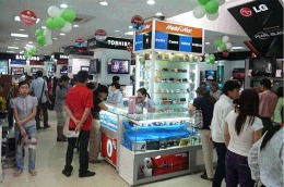 Trái ngược với nhiều mặt hàng như ô tô, sắt thép, gas, sữa đã và đang rục rịch tăng giá do tác động của tỷ giá thì mặt hàng công nghệ, điện tử vẫn đứng yên.