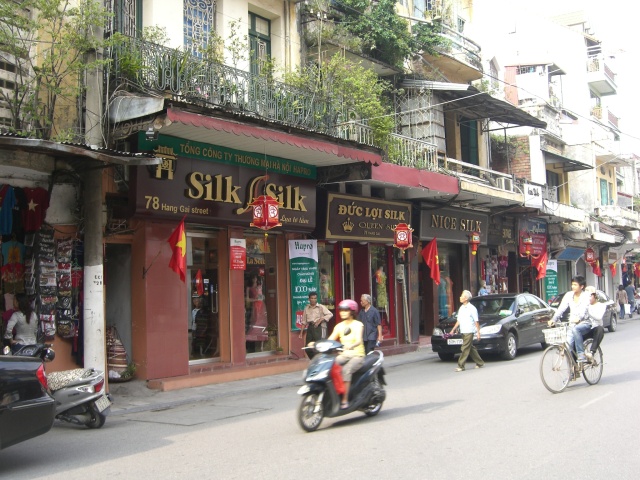 <font face="Arial, Verdana"><span style="font-size: 13.3333px;">Hà Nội cấm phương tiện đi trên tuyến phố Hàng Gai - Cầu Gỗ những ngày cuối tuần.<br></span></font>