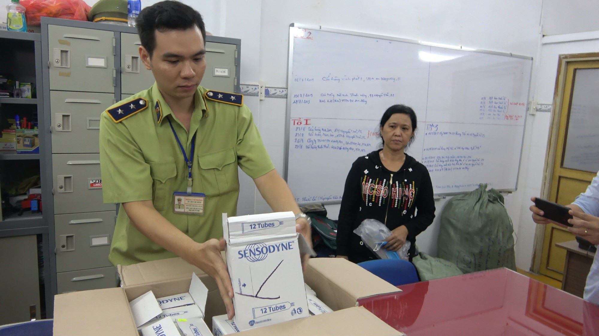 Kem đánh răng Sensodyne là mặt hàng người tiêu dùng khó nhận biết hàng thật hàng giả.