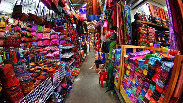 Nhân dân tệ mất giá, hàng Trung Quốc sẽ ngày càng rẻ hơn và có lợi thế xuất khẩu.