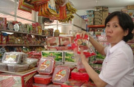 Để lựa chọn được hàng hóa đảm bảo chất lượng, theo khuyến cáo người dân nên mua hàng tại các cửa hàng có uy tín. 