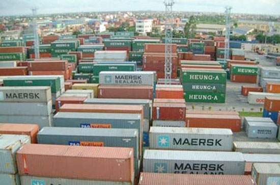 Hàng hóa ở cảng Hải Phòng không ít lần bị ùn tắc.