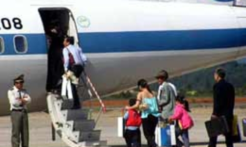 Tung tin sai có bom trên máy bay bị phạt thế nào?