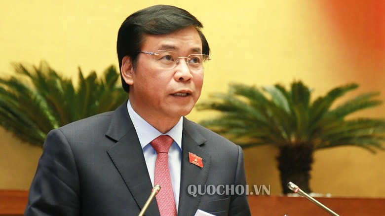 Tổng thư ký Quốc hội Nguyễn Hạnh Phúc trình bày tổng hợp báo cáo thẩm tra.