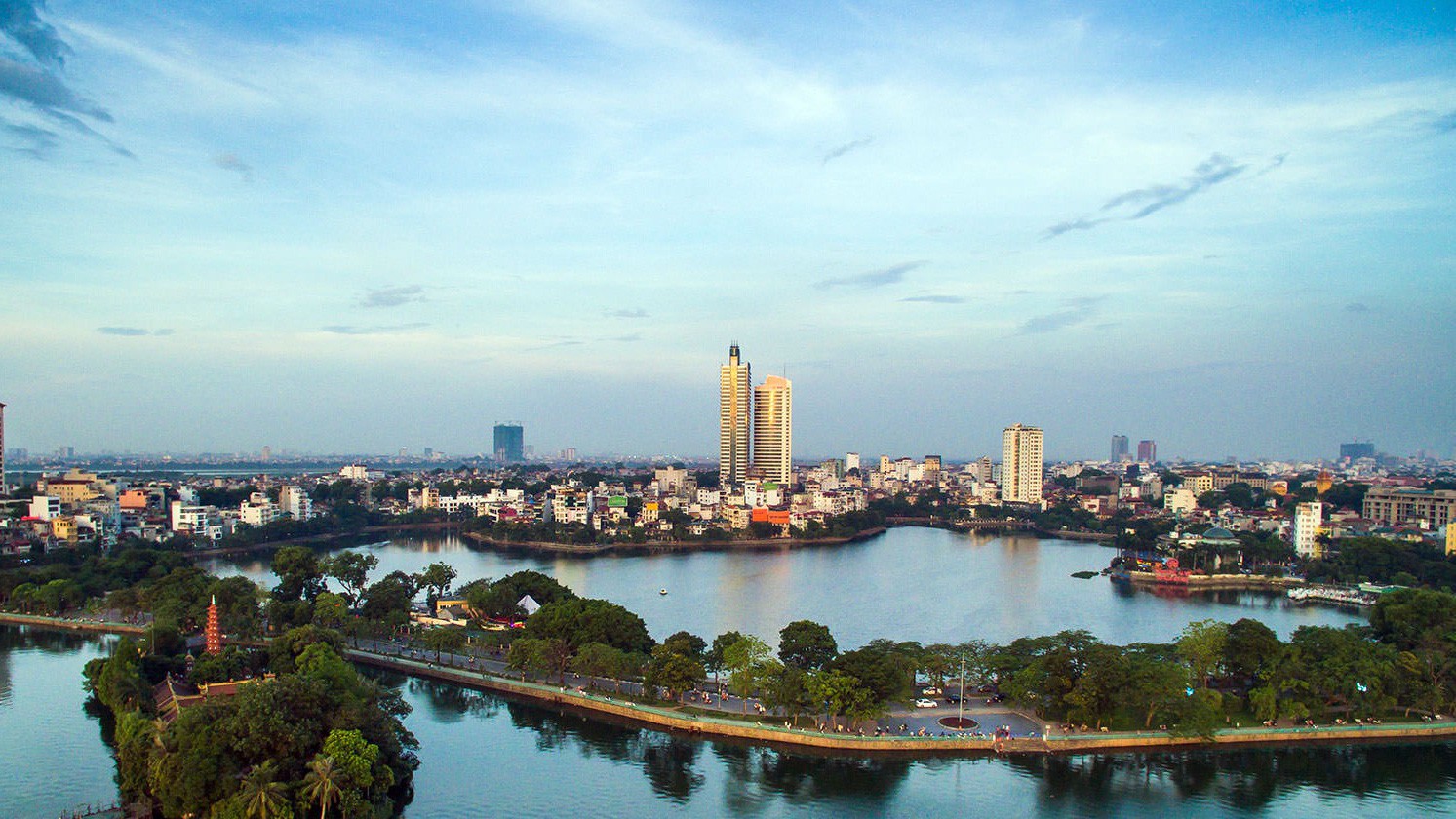 Việt Nam đã đạt thành tựu về nhiều mặt sau 44 năm thống nhất đất nước - Ảnh: Shutterstock.