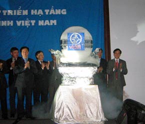 Các đồng chí lãnh đạo dự lễ khai trương hoạt động của Vidifi.