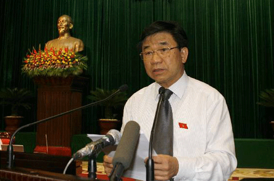 Chủ nhiệm Ủy ban Kinh tế Hà Văn Hiền trình bày báo cáo thẩm tra dự án Luật Khoáng sản (sửa đổi) - Ảnh: TTXVN.