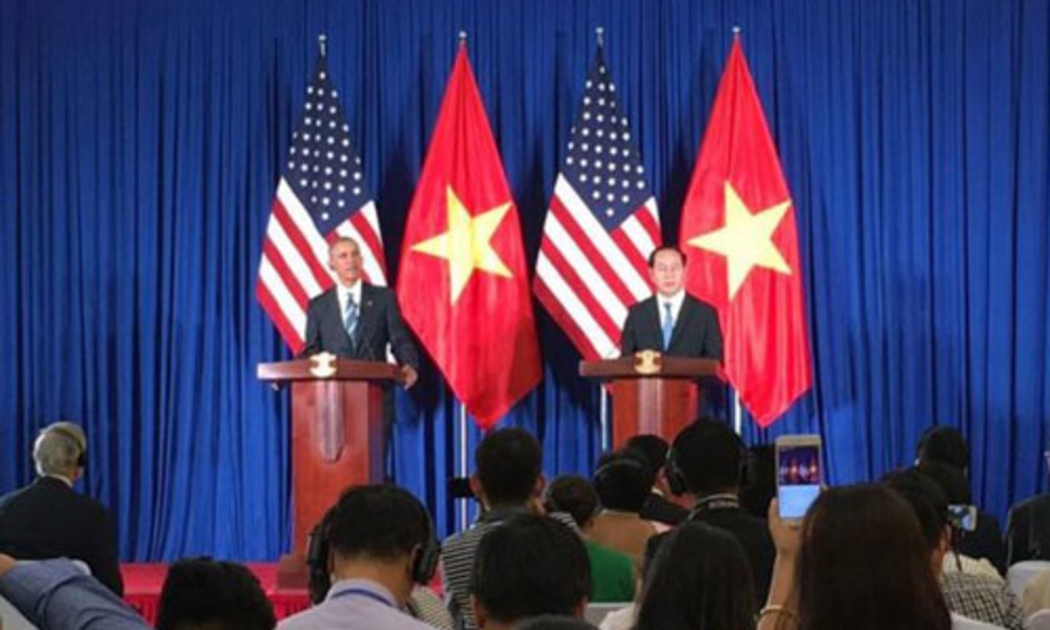 Chủ tịch nước Trần Đại Quang và Tổng thống Mỹ Barack Obama đồng chủ trì họp báo.