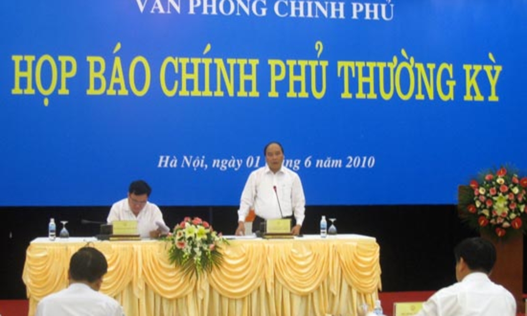 Bộ trưởng Nguyễn Xuân Phúc chủ trì buổi họp báo chiều 1/6.