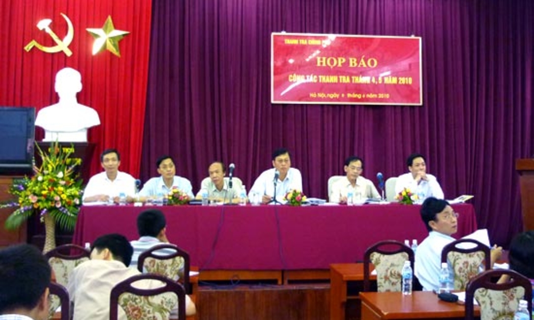 Phó tổng Thanh tra Chính phủ Mai Quốc Bình chủ trì buổi họp báo ngày 9/6 - Ảnh: Từ Nguyên.