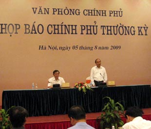 Bộ trưởng- Chủ nhiệm Văn phòng Chính phủ chủ trì buổi họp báo - Ảnh: T. Nguyên