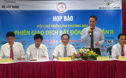 Ban tổ chức họp báo giới thiệu phiên giao dịch sáng 19/8.<br>