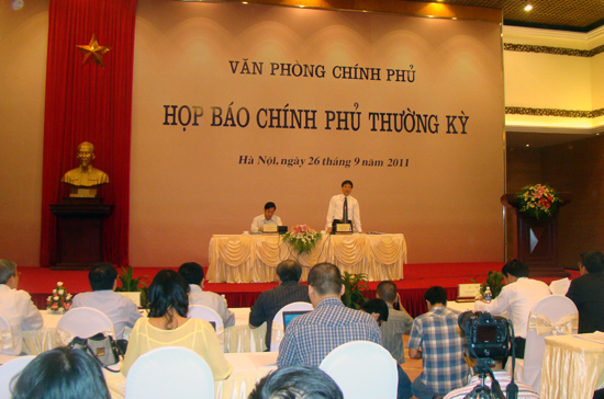 Bộ trưởng - Chủ nhiệm Văn phòng Chính phủ Vũ Đức Đam chủ trì buổi họp báo chiều 26/9 - Ảnh: Từ Nguyên.