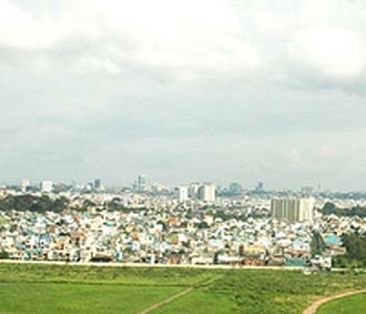 Theo đề án, sẽ không thành lập thêm các khu công nghiệp trong vùng trung tâm bán kính 30 km, chuyển đổi tính chất các khu công nghiệp hiện nay thành các khu công nghiệp công nghệ cao, công nghiệp sạch có hàm lượng kỹ thuật cao.