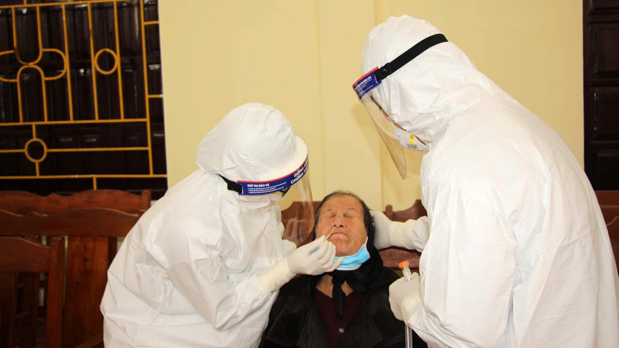 Hải Dương tiếp tục mở rộng xét nghiệm các trường hợp liên quan ca nhiễm Covid-19. Ảnh - Huy Hoàng. 