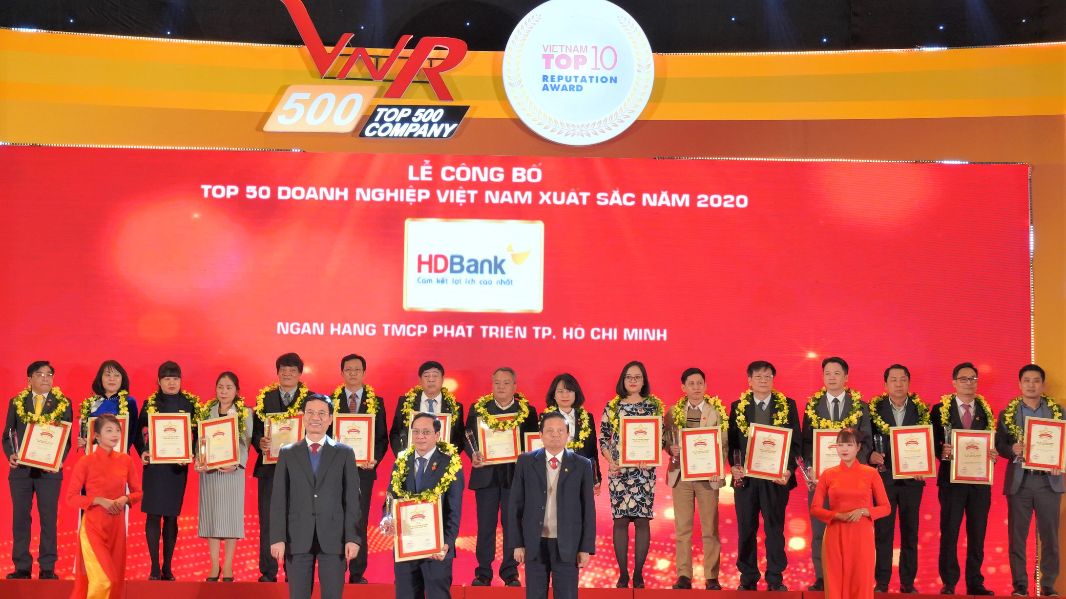 Bảng xếp hạng Top 50 hội tụ những doanh nghiệp "sếu đầu đàn", có vai trò mở đường, dẫn dắt các ngành, lĩnh vực phát triển.