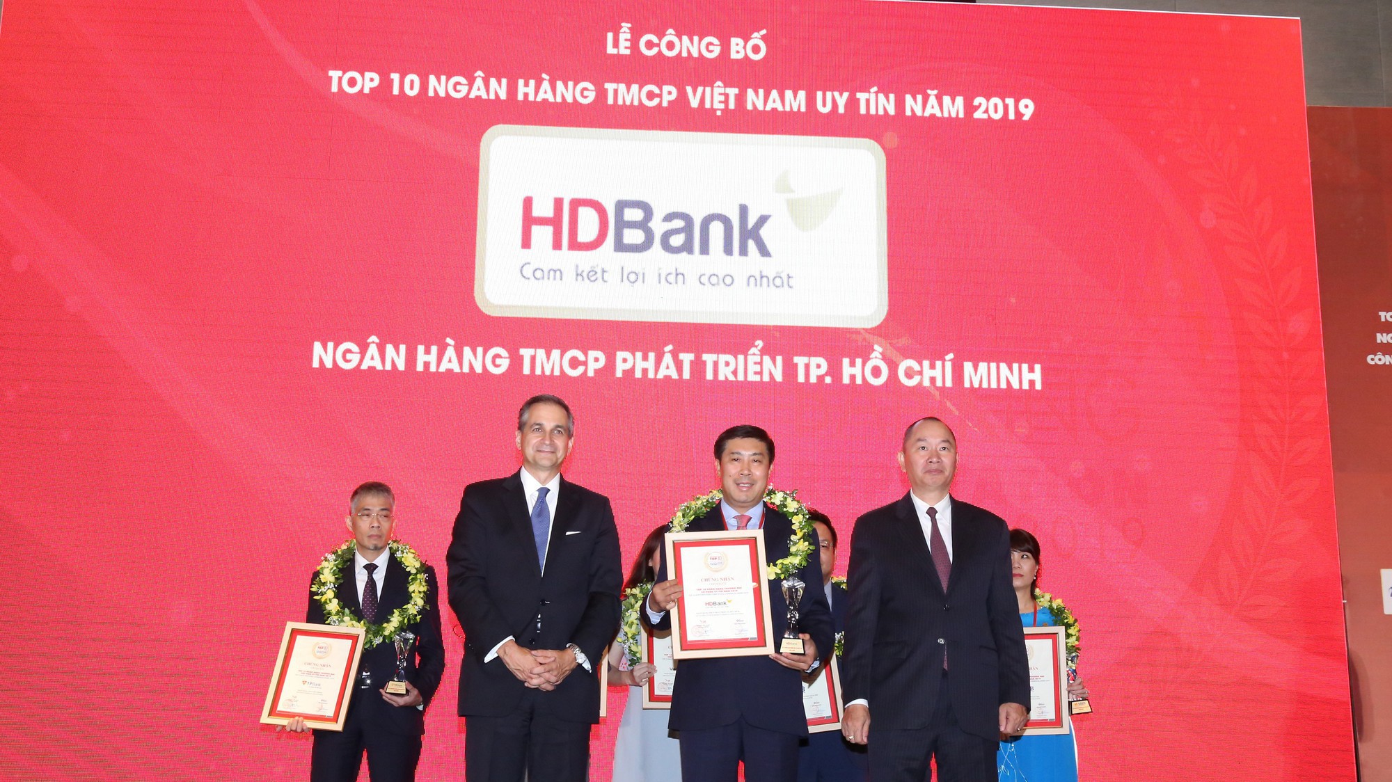 Năm 2018 cũng xác lập kết quả kinh doanh kỷ lục của HDBank với lợi nhuận trước thuế đạt 4.005 tỷ đồng, tăng gần 66% so với năm 2017. 
