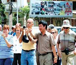 Tổng cục Du lịch dự báo đến năm 2010, Việt Nam sẽ đón khoảng 5,5-6 triệu khách du lịch quốc tế và 25-26 triệu khách nội địa.