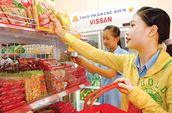 Thị trường dịp Tết không thiều hàng, "sốt" giá. Ảnh: Chinhphu.vn