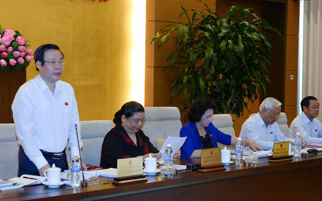 Phó chủ tịch Quốc hội Phùng Quốc Hiển phê Chính phủ chưa nghiêm túc trong sử dụng vốn.