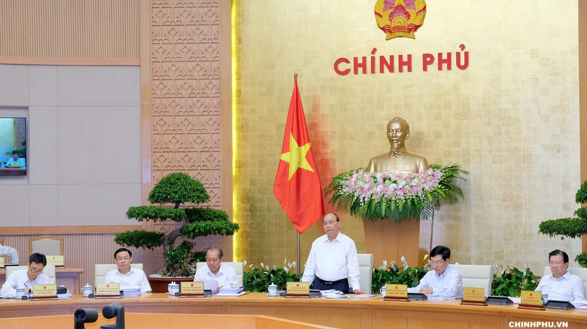 Theo Thủ tướng, ngoài việc GDP có khả năng đạt trên 6,7% thì thu ngân sách của năm nay có thể vượt dự toán 3-5%, nợ công giảm, lạm phát dưới 4%. 