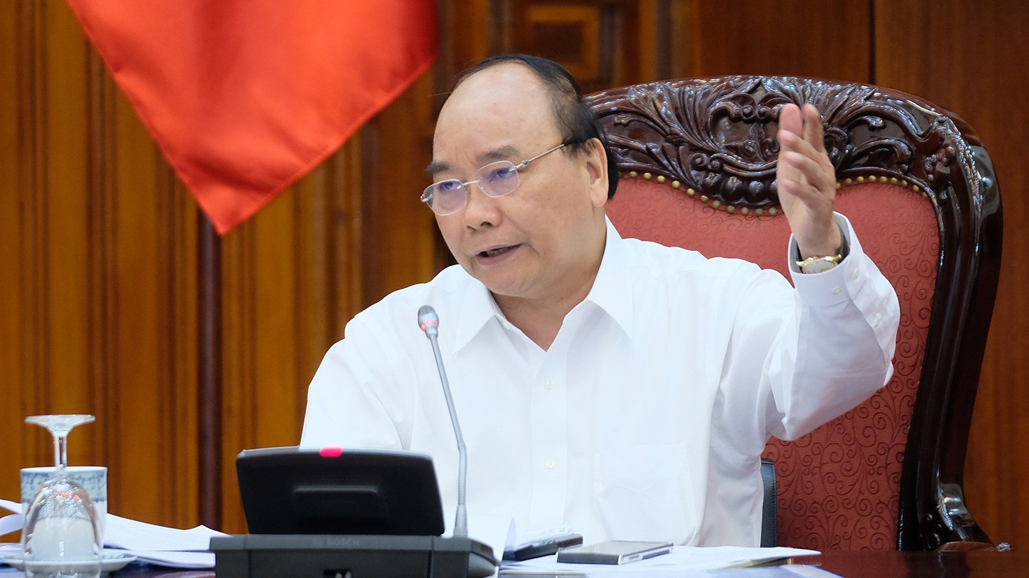 Thủ tướng yêu cầu Bộ Giao thông Vận tải chủ trì phối hợp với Bộ Tài chính, các địa phương, các bộ liên quan xử lý tiêu hủy, di dời các container phế liệu. 