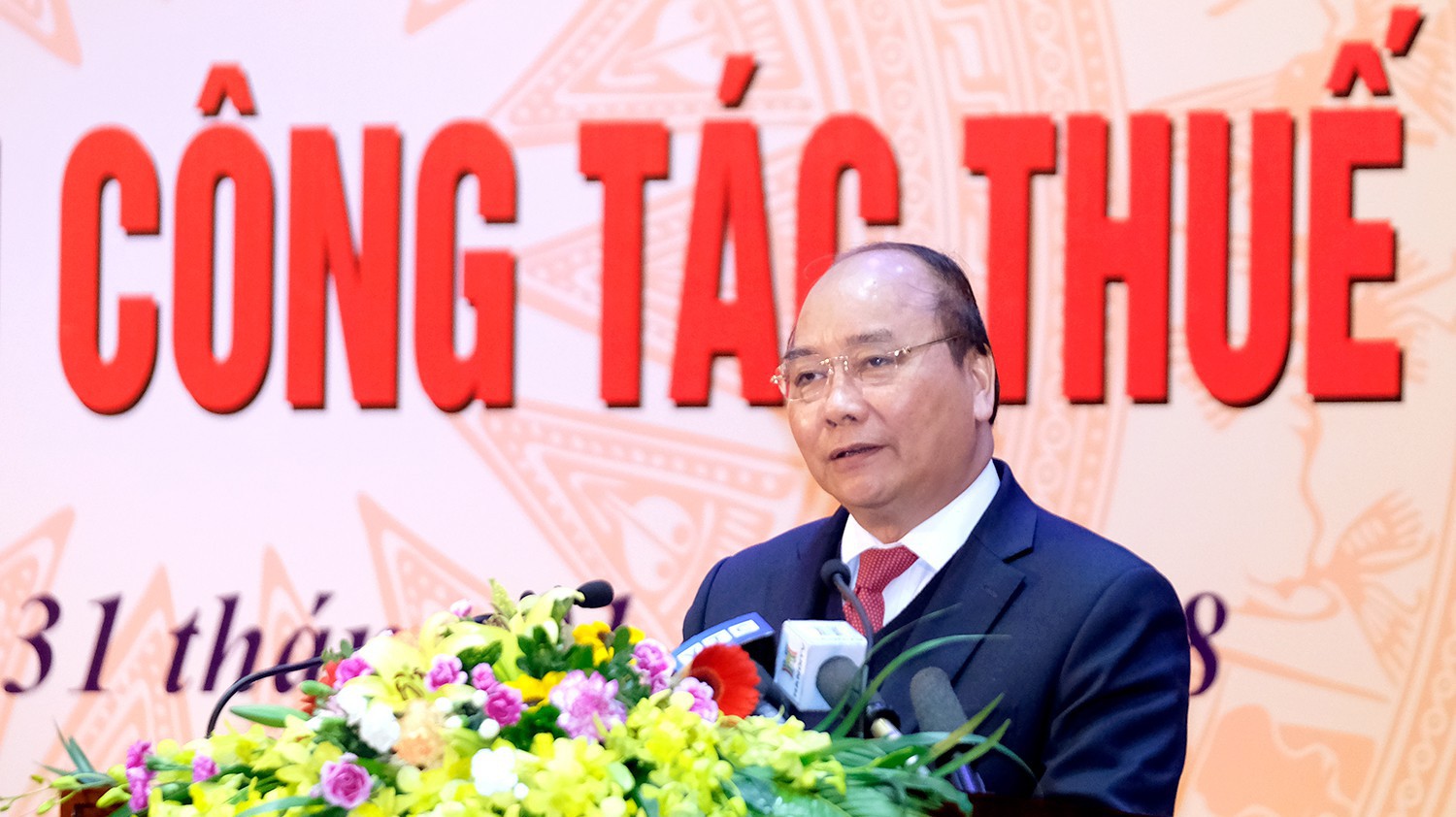 Thủ tướng nhấn mạnh, Tổng cục Thuế phải dành nhiều thời gian nghiên cứu chiến lược cải cách chứ không phải chỉ lo xử lý sự vụ. 