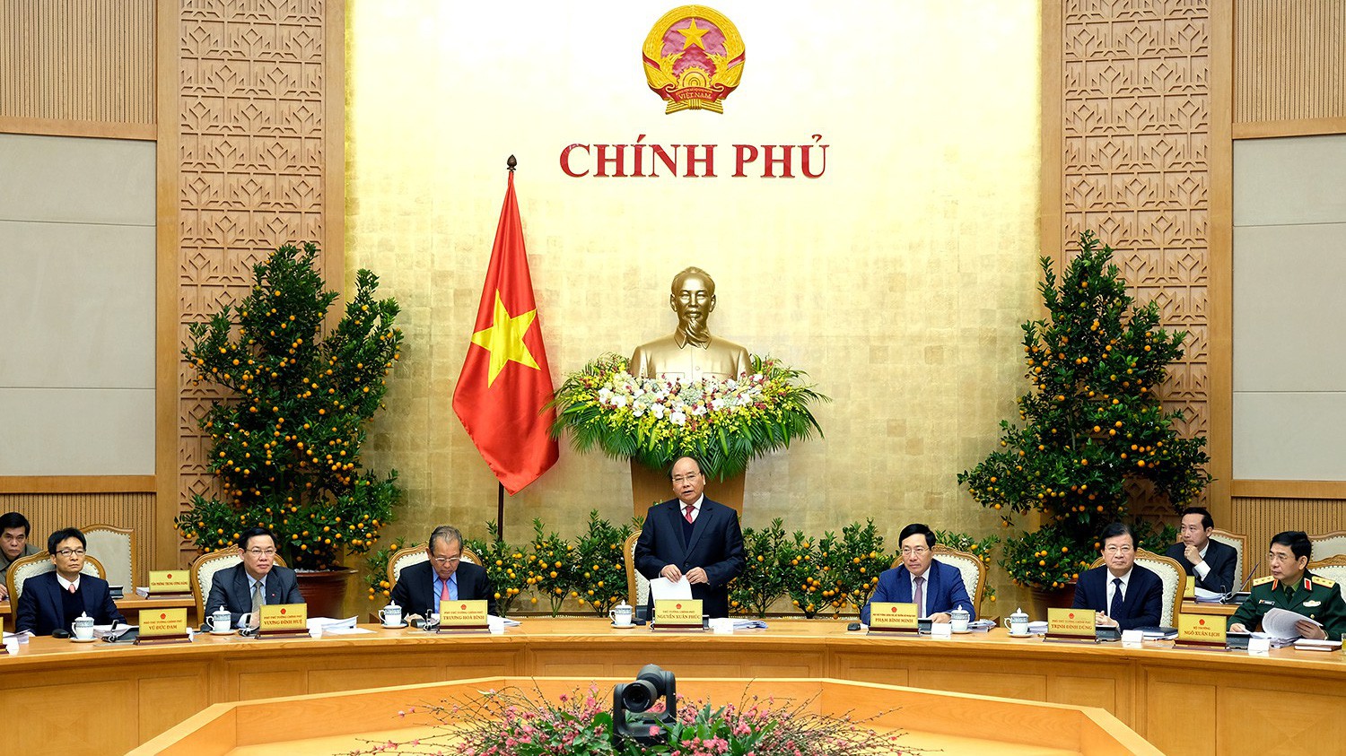 Chính phủ yêu cầu kiên quyết xử lý nghiêm các hành vi nhũng nhiễu tiêu cực trong lĩnh vực hải quan, thuế.